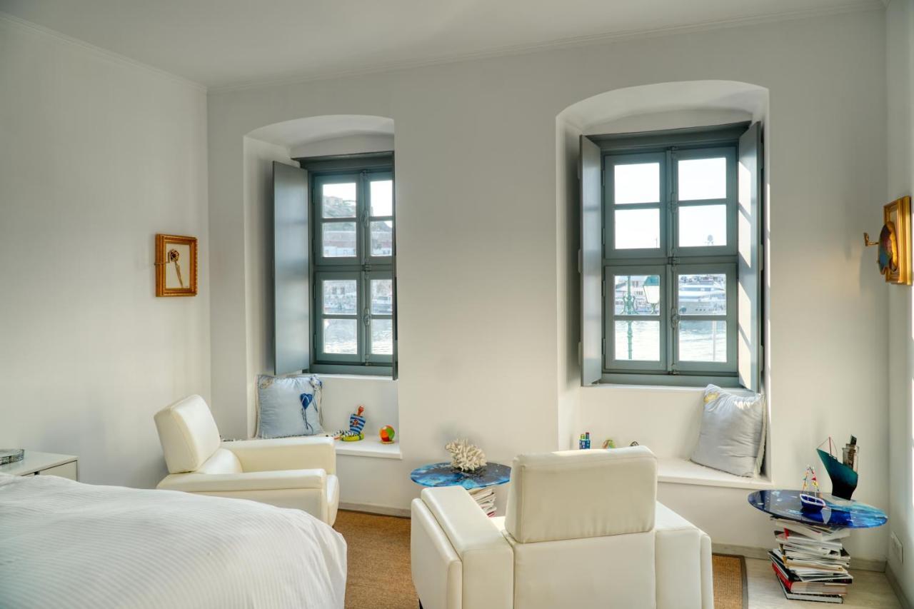 My Crown Suite, Hydra Port Exterior foto